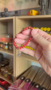 Vòng cát chu sa mix cỏ 4 lá màu đỏ - may mắn - ngủ sâu giấc - bình an - độ bóng tự nhiên