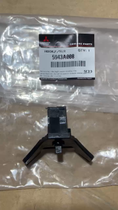 CHỐT NHỰA CÀI DÂY CÁP MỞ NẮP BÌNH NHIÊN LIỆU VÀO NẮP MỘC TRÒN Ở THÂN XE MITSUBISHI XPANDER 2018