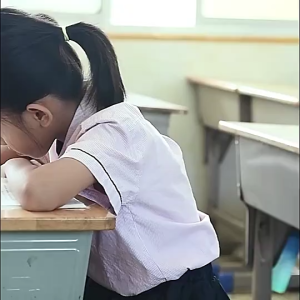 Giá đỡ chống gù lưng chống cận thị cho bé Giá đỡ chỉnh tư thế ngồi giữ khoảng cách an toàn chống mỏi mắt