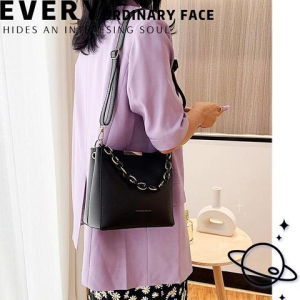 TKGril พร้อมส่ง ในไทย กระเป๋าสะพายแฟชั่น ดีไซน์ใหม่ ทันสมัย ไม่มีตกเทรนด์ สีพื้น เรียบหรูดูดี มาพร้อมอะไหล่โซ่สวยม๊าก สั่งเลยยย