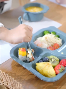 Piring Set Anak Dino (4in1) Peralatan Makan Anak Dino Sendok Dan Garpu Desain Dinosaurus