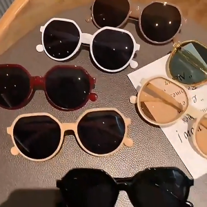 AHOURR แว่นกันแดดผู้ชายและผู้หญิงขับรถเทรนด์ป้องกันรังสียูวีแว่นกันแดดย้อนยุค