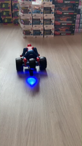 ของเล่นซุปเปอร์ฮีโร่ขี่รถวิบากยกล้อ