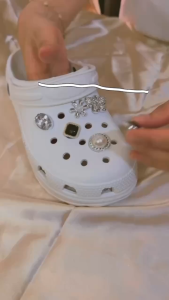 ติดรองเท้าCrocs ติดกระเป๋ามีรู ตุ๊กตาตกแต่งรองเท้า หรูหรา วิ้งค์วิบวับ แบบเซตตัว9-25ตัว ร้าน