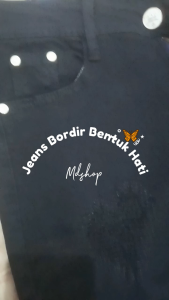 Celana Jeans Bordir Bentuk Hati Bahan Halus Adem di Kulit dan Nyaman Dipakai