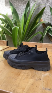 Sepatu Sneakers Wanita Korea Hitam Polos Bertali Jaemin Series MNS231