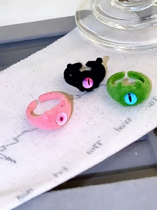 SHOPHOME Cincin Karakter Lucu Kucing Hitam Monster Kecil Mata Besar Beludru Aksesoris Fashion CCN01