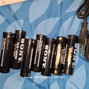 BATERAI BATRE CHARGER / BISA CAS ULANG Li-ion 18650 3.7V 5500mAh WARNA HITAM Harga 4 pcs