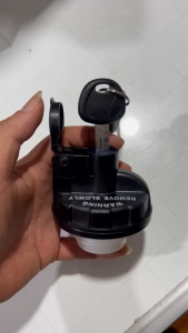 Nắp bình dầu xe tải xoáy ren. Nắp dầu HYUNDAI HD72 HD65 POTTER2   Có nắp đậy khóa.