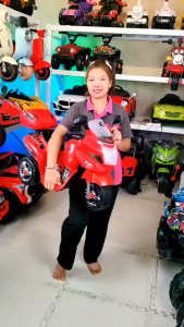 Smile Kids รถแบตเตอรี่เด็ก รถเด็กนั่งมอไซค์ทรงตำรวจ ขนาด 1 มอเตอร์ มีไฟหน้า/มีเสียงดนตรี No.1051 รถเด็กนั่ง รถเด็กนั่ง มอเตอร์ไซค์ - Lazada