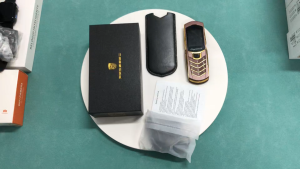 V8 business Luxury Metal Handmade Phone 1.77 inch Quad band 3MP Rear Camera Dual SIM Bluetooth FM Radio Push-button Mobile phone