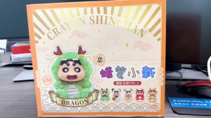 พร้อมส่ง กล่องสุ่ม Crayon Shin-Chan Vinyl Plush Doll Dragon กล่องสุ่ม ลุ้น SECRET [52TOYS] จัดส่งไว ของแท้100%