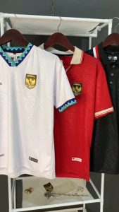 Baju Jersey Bola Timnas Indonesia 2023 Terbaru Merah Home Lengan Pendek Uniseks Pria Wanita