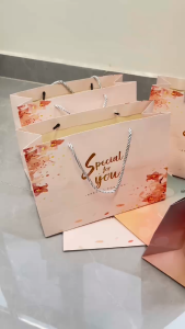 ถุงกระดาษ ลายดอกไม้ น่ารัก มี 2 สี ถุงช้อปปิ้ง อเนกประสงค์