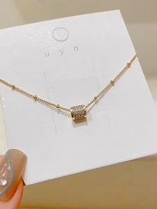 18k Saudi Gold & Zirconia Bracelet: A Fashion Accessory for Women