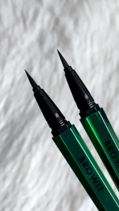 Bút Kẻ Mắt Nước Browit By Nongchat Aurora Long Stay Eyeliner Super Black 0.5g