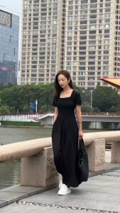 Dress Hitam Persegi Neck & Rok Elastis Korean Style A-line Elegan Gaya Baru 2024