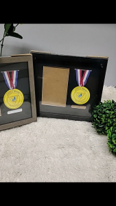MEDAL FRAME SHADOW BOX STYLE( 4R hole for PICTURE and 1 slot for MEDAL ) best buy