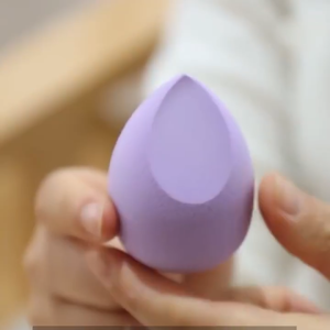 ฟองน้ำแต่งหน้า ฟองน้ำแต่งหน้ารูปไข่/ เกลี่ยง่าย/ นิ่มใช้ดี พัฟแต่งหน้าฟองน้ำเสริมความงาม ฟองน้ำไข่/ ฟองน้ำเกลี่ยรองพื้น/ พัฟ