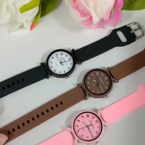 Jam Tangan Analog Mewah dan Pilihan Lengkap Jam Tangan Termasuk Gelang Wanita Tali Rubber