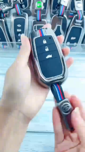 Ốp Chìa Khóa Xe Toyota Innova Cross 2023 Camry Prado Fortuner Hilux Cruiser Chìa 3 4 Nút Hợp Kim Cao Cấp Họa Tiết Cờ Ý