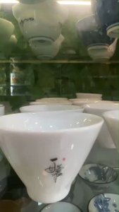 ถ้วยน้ำชาสีขาว  茶杯 Tea Cup