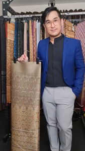 20.ผ้าไหมแกมฝ้าย ผ้าทอทั้งผืน ลายแพรวาขอ สีเขียว