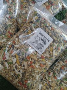 ธัญพืชรวมและผลไม้อัดเม็ด อาหารนก อาหารนก แบ่งขายจร้า ถุงละ1000กรัม