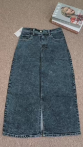 Rok Jeans Wanita Highwaist A-Line Rok Denim Depan Split Terbaru 2024