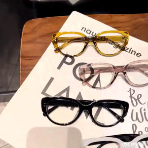 TRENDY Kacamata Hitam Bingkai Wanita dan Pria Fashion Korea Penuh Selebriti Internet Berpose Putih Kuku Mata Kucing - SG