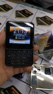 Mới i19 Pro Square Slip Clasp Mini Điện thoại di động 2.4 inch Dual SIM 2G GSM Camera FM Bluetooth Mở khóa Nút Chức năng Điện thoại