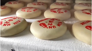 Kue Bulan Oey Kim Un Mooncake Halal Tong Jiu Pia Kue Roda Halal