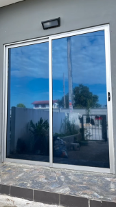 ฟิล์มติดกระจกกรองแสงแดด แบบสูญญากาศ ขนาด90x200เซน มองเห็นด้านเดียว ไม่ทิ้งคราบกาว กันแสงแดด ลดความร้อน เพิ่มความเป็นส่วนตัว สติกเกอร์ติดกระจกบ้าน ฟิล์มปรอทติดกระจกบ้าน สติ๊กเกอร์ติดกระจก