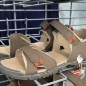 QUECHUA รองเท้ารัดส้น สำหรับผู้ชายใส่เดินป่า รุ่น NH100 ใส่สบาย น้ำหนักเบา พื้นรองเท้ายางกันลื่น มีแถบตีนตุ๊กแกปรับระดับได้