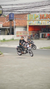 STRIPING STICKER LIS LES POLET honda win 100 hitam abu orange body standar berkualitas murah Mahkota Stiker