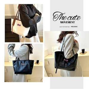 PiShops   ส่งไว กระเป๋าสะพายข้างแฟชั่นฮิต รูปทรงสวยดูดีดูสะอาด เหมาะแก่การพกพา บรรจุของได้เยอะพอสมควร เช็ดล้างทำความสะอาดง่าย ทำถึงมากแม่