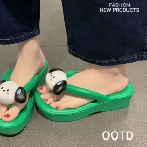 NDDshop มาใหม่รุ่นแนะนำ รองเท้าส้นตึกสำหรับผู้หญิง แบบหูหนีบ พื้นหนา 2 นิ้ว  วัสดุยาง EVA นิ่ม น้ำหนักเบาใส่สบายไม่เมื่อยเท้า เพิ่มกิมมิคสุดน่ารัก กับตัวการ์ตูนน้องหมาด้านบน รุ่นนี้แนะนำเท้าอวบ +1 ไซซ์ด้วยน๊า