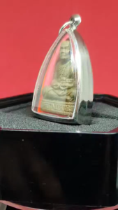 众人敬仰之大名鼎鼎109歲森林派圣僧龙婆滿香灰圣粉料佩戴型小金身已包好不锈钢佛牌壳BE2546 Super Famous Forest Monk Master Lp Moon Roop Lor AmuletPhim Ruay Ruang RuangWith Stainless Steel cover