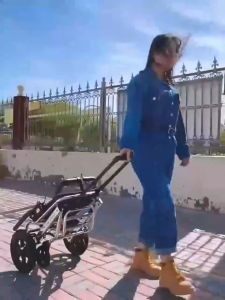 Multifunctional folding wheelchair aluminum alloy wheelchair light folding adult wheelchair travel portable simple trolley weighs 200kg and can be taken on the plane.