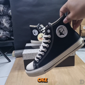 Sepatu Warrior Pria Sekolah Tinggi Tali Hitam Putih