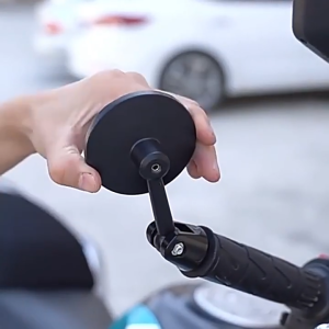 กระจกปลายแฮนด์มอเตอร์ไซค์ กระจกปลายแฮนด์ทรงกลม กระจกเวสป้า พับเก็บได้ หมุนได้ งานอลูมิเนียม โครงสร้างมีความแข็งแรงทนทานใช้งานได้ยาวนาน