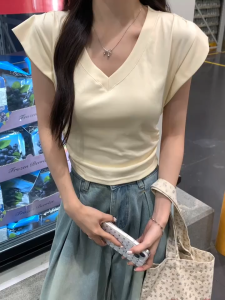 Dream Clothes💟เสื้อยืด🎉เสื้อยืดแขนสั้นไหล่ขวาสำหรับผู้หญิงในฤดูร้อนรัดรูปรัดรูปทรงเข้ารูปไม่สม่ำเสมอเสื้อสั้นสำหรับผู้หญิง