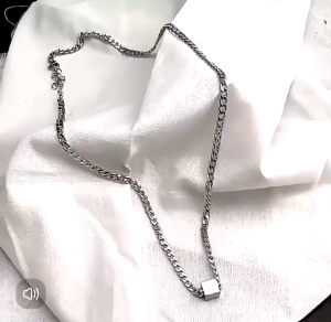 Kalung Titanium Pria dan Wanita Liontin Kubus Anti Karat dan Luntur
