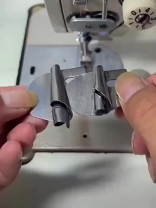 Sepatu Corong Lipat Mesin Jahit Corong Kelim Mesin Jahit Untuk Mesin Hitam Dan Highspeed 3pcs mengandung(4mm7mm10mm)