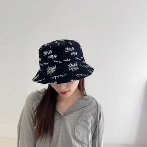 [พร้อมส่ง] หมวกบักเก็ต (Bucket) สำหรับผู้ใหญ่ รอบหัว: 56-60 cm. หมวกบักเก็ต ใส่ได้ 2 ด้าน พิมพ์ลายกราฟฟิก หมวกบักเก็ตวินเทจทรงลึก หมวกผู้ชาย หมวกผู้หญิง หมวกปีกรอบ หมวกกันแดด หมวกแฟชั่น หมวกบักเก็ตผ้า COTTON ทรงลึก ทรงสวย มี 2 สีให้เลือก