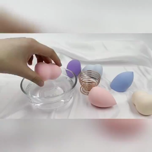 Hộp gồm 4 mút tán kem nền mút trang điểm mềm mại hình giọt nước siêu tiện dụng mút trang điểm mút tán