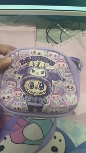 กระเป๋าสะพายเด็ก ลายลาบูบู้ Labubu มีสายสะพายยาว ปรับระดับได้ 0284