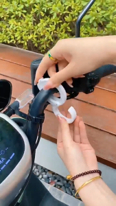 ตะขอแขวนสารพัดประโยชน์ (เซ็ต 10 ชิ้น) สามารถใช้ได้หลากหลายพื้นที่ ทนทานแข็งแรง รับน้ำหนักได้เยอะ