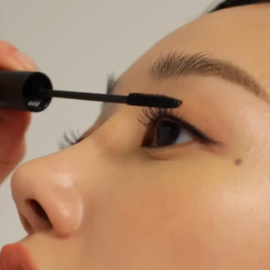 Mascara Clio chuốt mi trang điểm chống nước tiện lợi 7g chính hãng