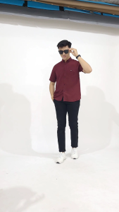 Baju Pria Kemeja Polos lengan pendek premium terbaru 2025 warna maroon